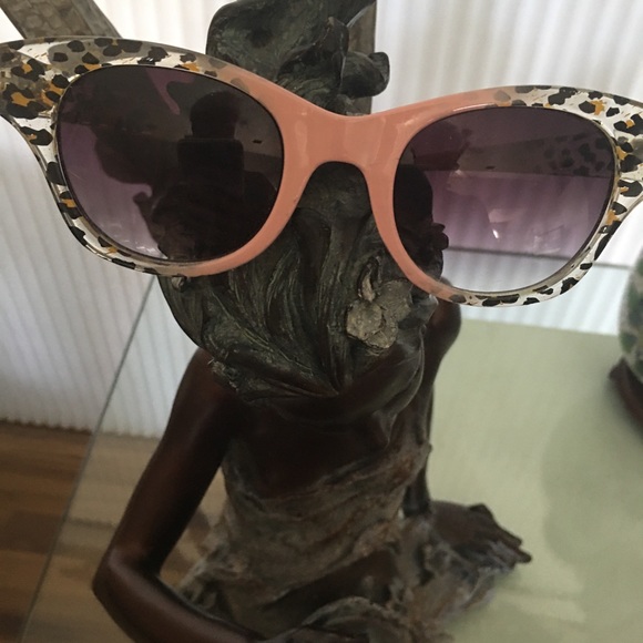 Vintage Leopard 🐆 Print Sunglasses 🕶 in Pink - Picture 3 of 4